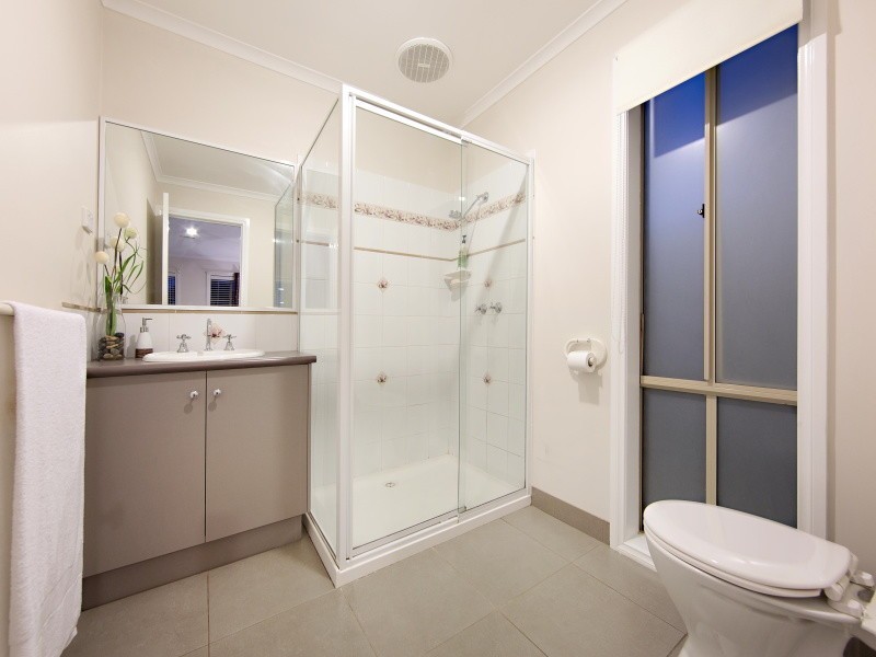 32 Kathleen Crescent, Mornington VIC 3931