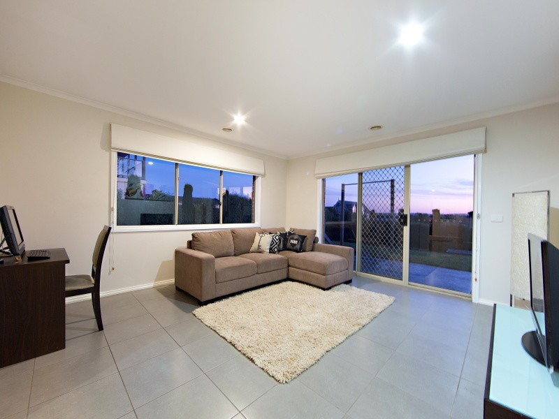 32 Kathleen Crescent, Mornington VIC 3931