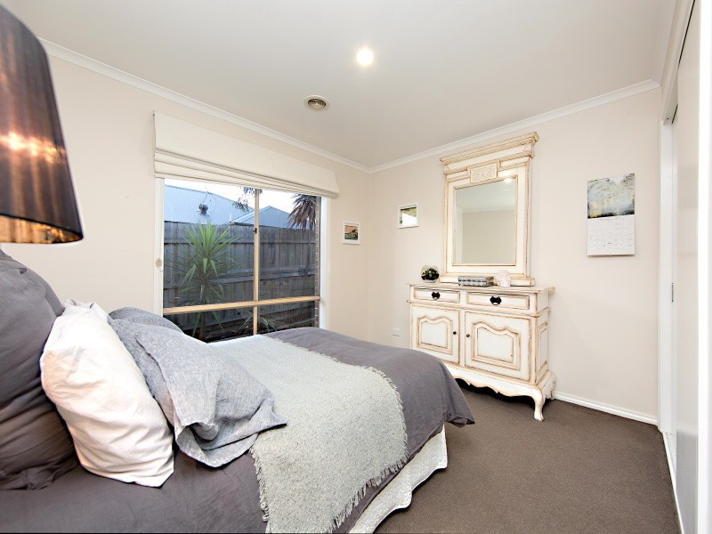 32 Kathleen Crescent, Mornington VIC 3931