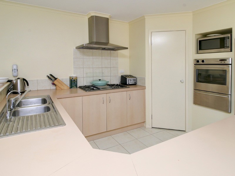 16 Weerona Way, Mornington VIC 3931