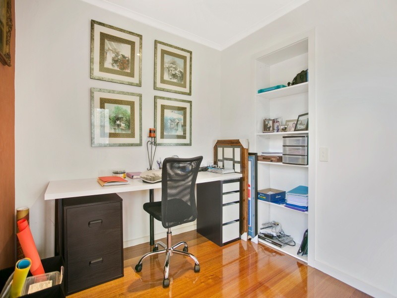 49 Robertson Drive, Mornington VIC 3931