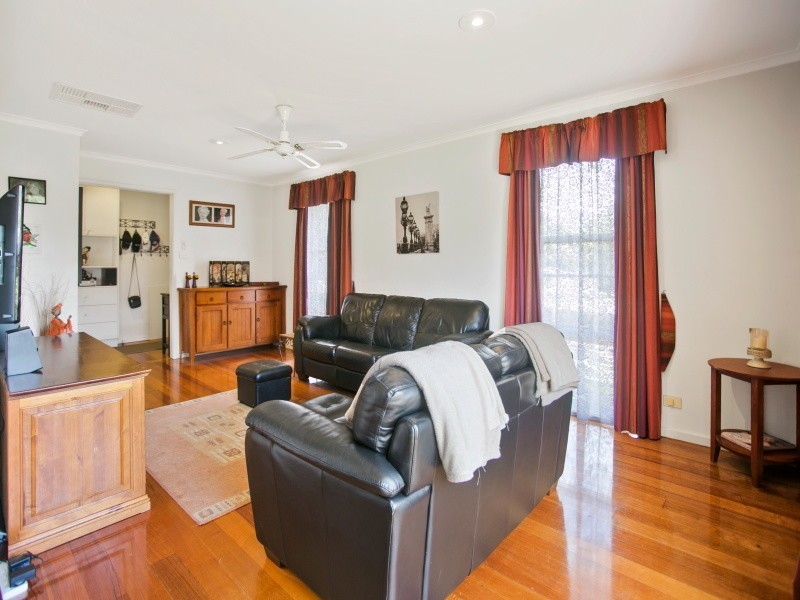 49 Robertson Drive, Mornington VIC 3931