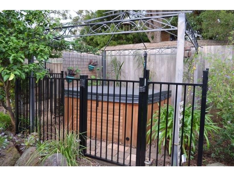 11 Ti-Tree Grove, Mornington VIC 3931