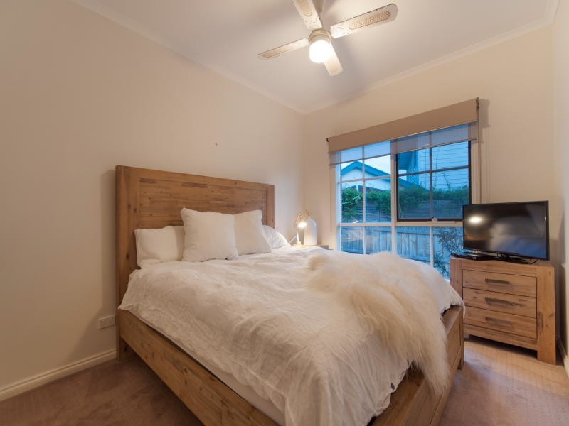 4/9 Lucerne Avenue, Mornington VIC 3931