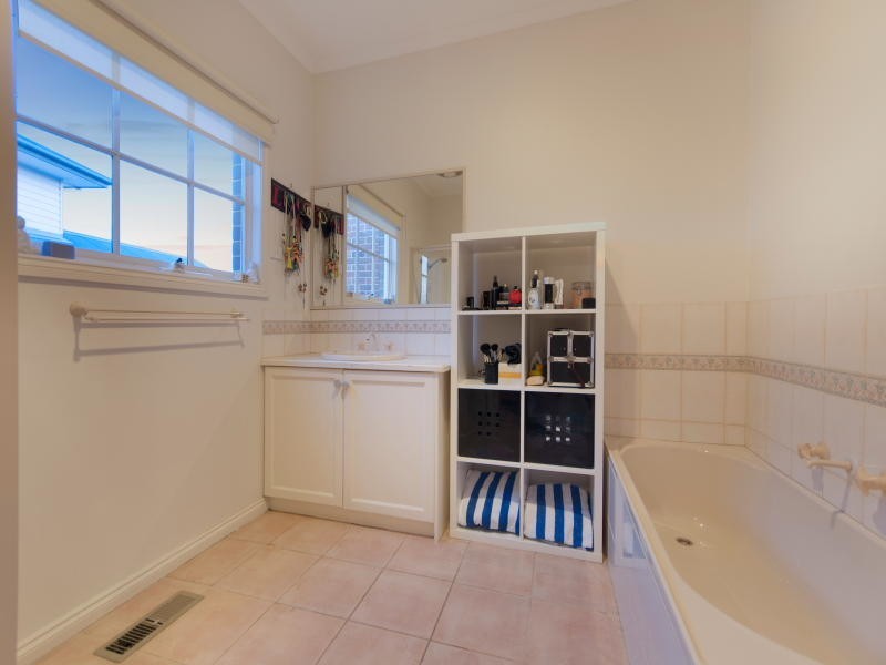 4/9 Lucerne Avenue, Mornington VIC 3931