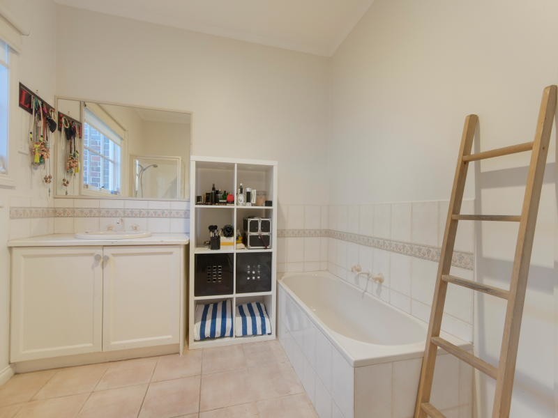 4/9 Lucerne Avenue, Mornington VIC 3931