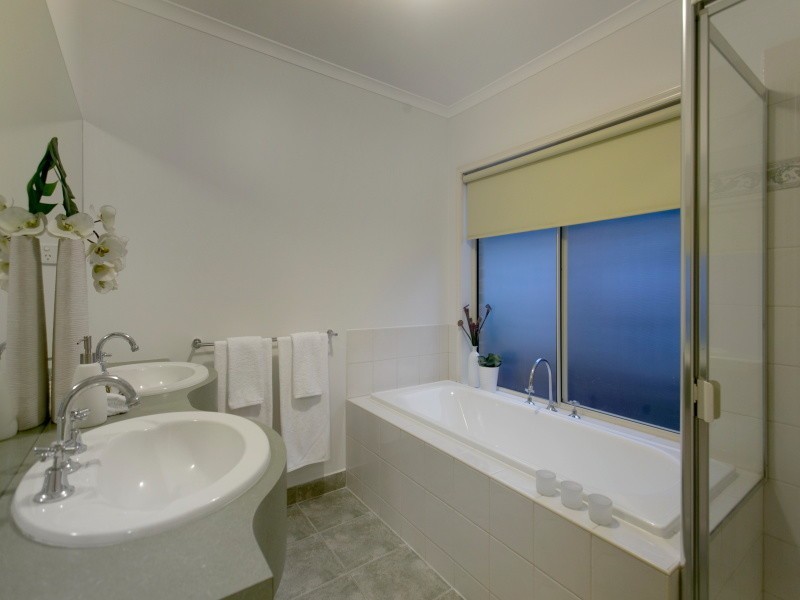 99 St Mitchell Circuit, Mornington VIC 3931