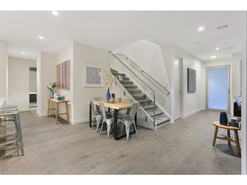 2/1 Orchid Avenue, Mornington VIC 3931