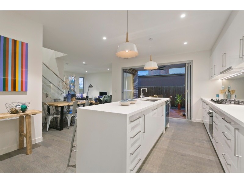 2/1 Orchid Avenue, Mornington VIC 3931