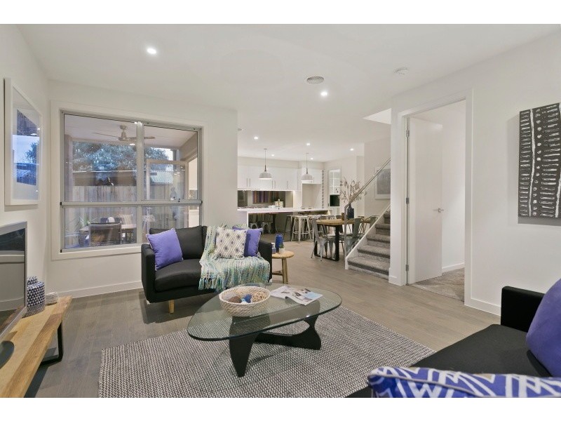 2/1 Orchid Avenue, Mornington VIC 3931