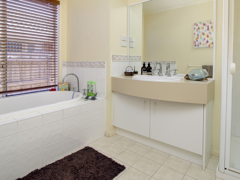 16 Weerona Way, Mornington VIC 3931