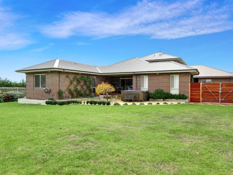 8 Bareena Court, Mornington VIC 3931