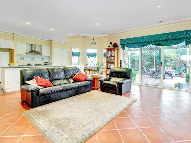 12 Halcyon Rise, Mornington VIC 3931