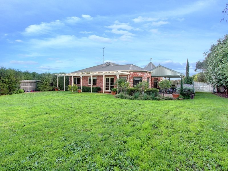 12 Halcyon Rise, Mornington VIC 3931