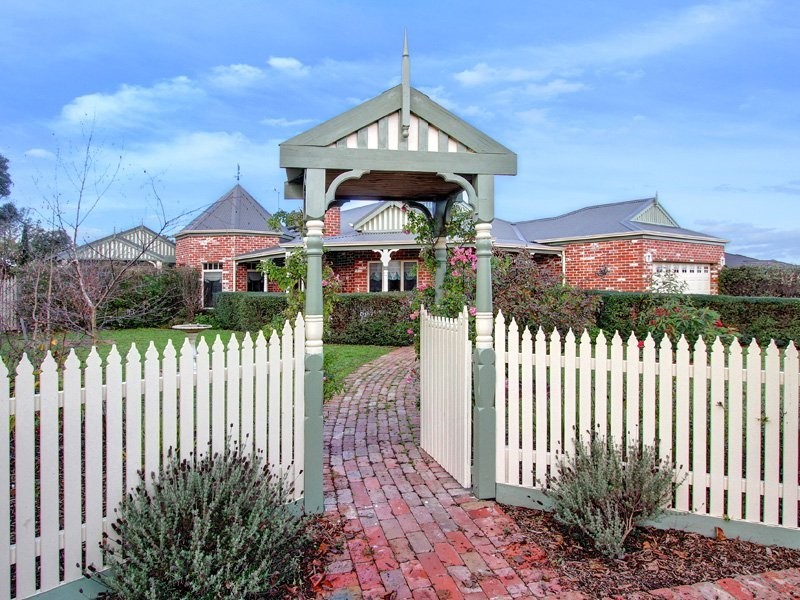 12 Halcyon Rise, Mornington VIC 3931