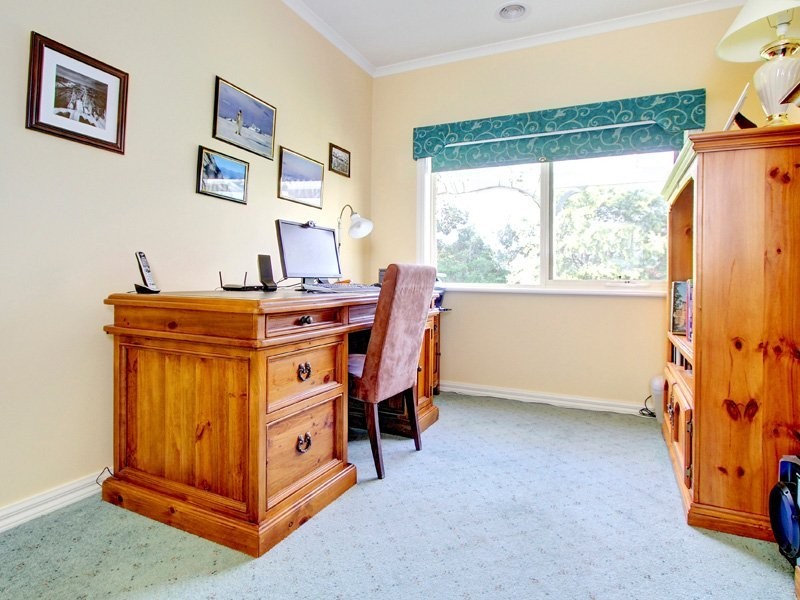 12 Halcyon Rise, Mornington VIC 3931