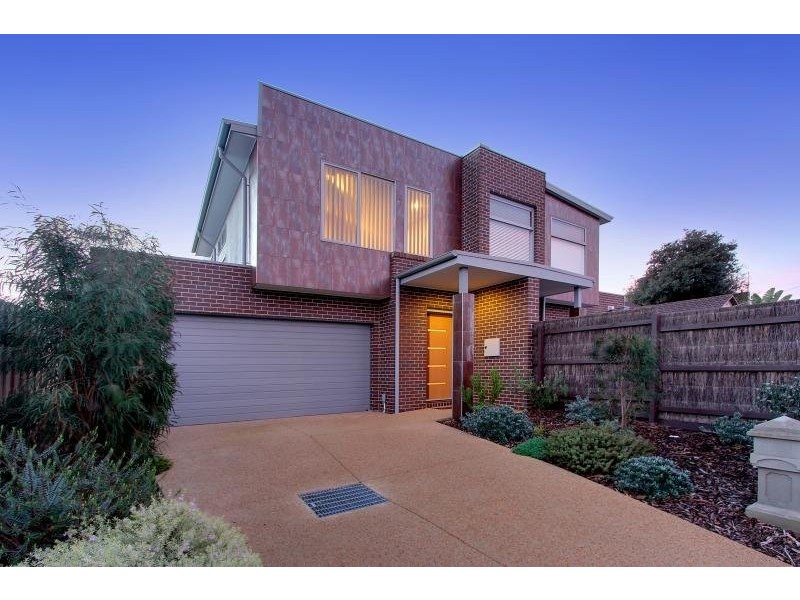 8A Iluka Place, Mornington VIC 3931