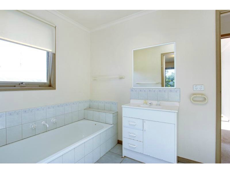 6 Nichols Drive, Mornington VIC 3931