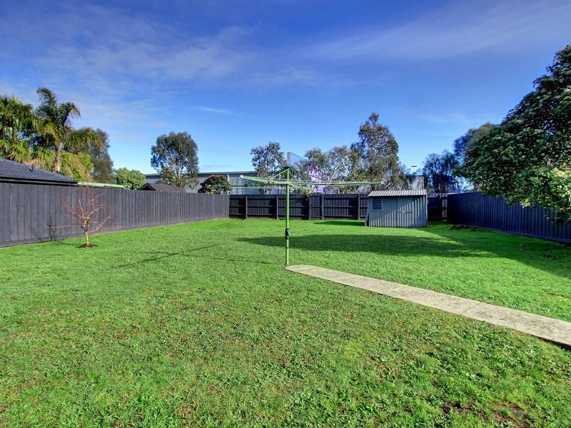 7 Parwan Cres, Mornington VIC 3931