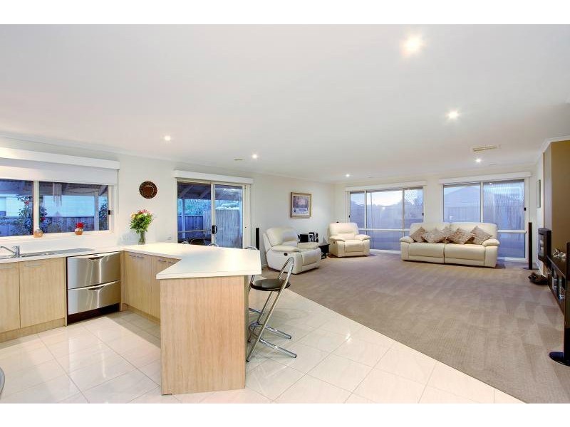 8 Sandhurst Terrace, Mount Martha VIC 3934