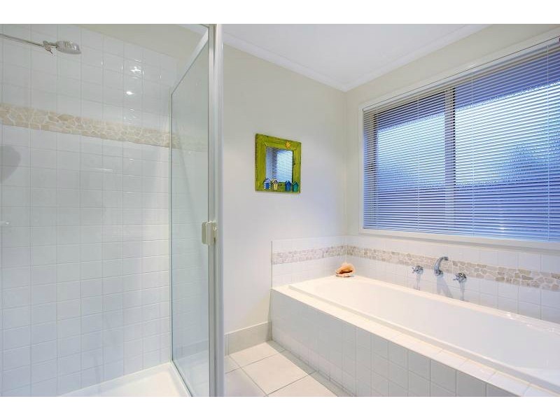 8 Sandhurst Terrace, Mount Martha VIC 3934