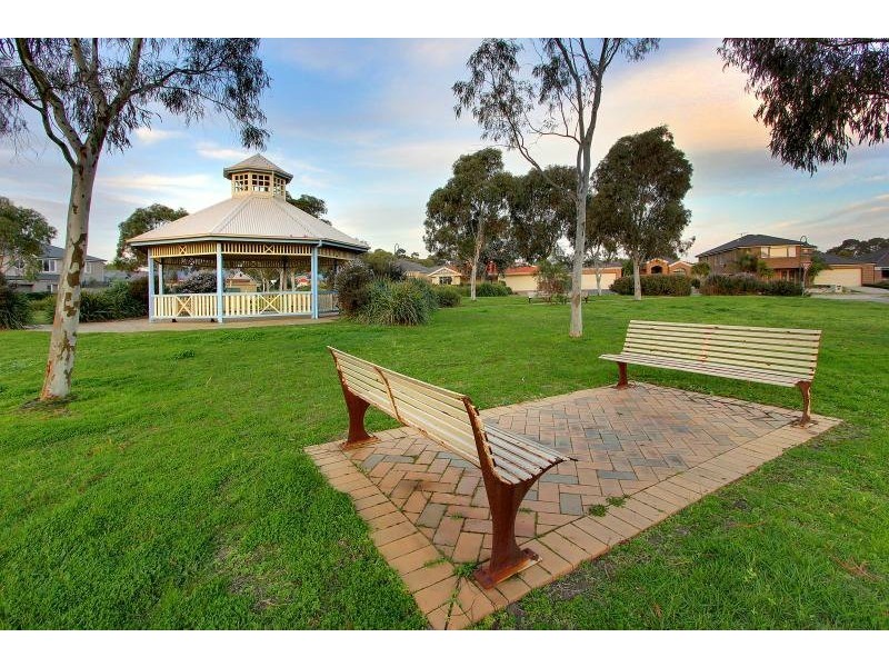 8 Sandhurst Terrace, Mount Martha VIC 3934