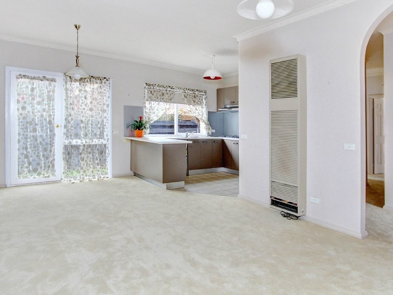 2/21 Lucerne Ave, Mornington VIC 3931