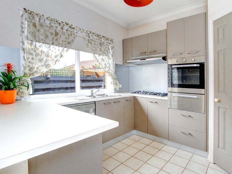 2/21 Lucerne Ave, Mornington VIC 3931