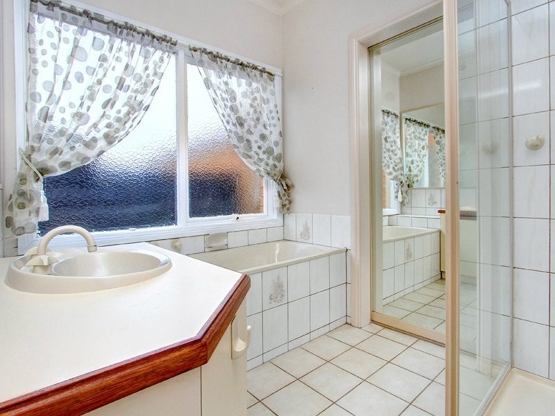 2/21 Lucerne Ave, Mornington VIC 3931