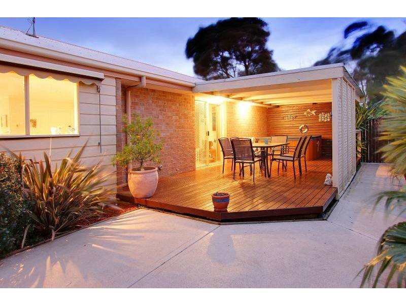 36 Eric Crescent, Mornington VIC 3931