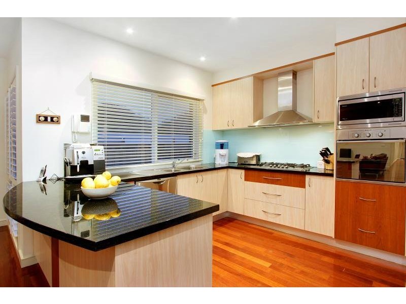 2A Strachans Road, Mornington VIC 3931