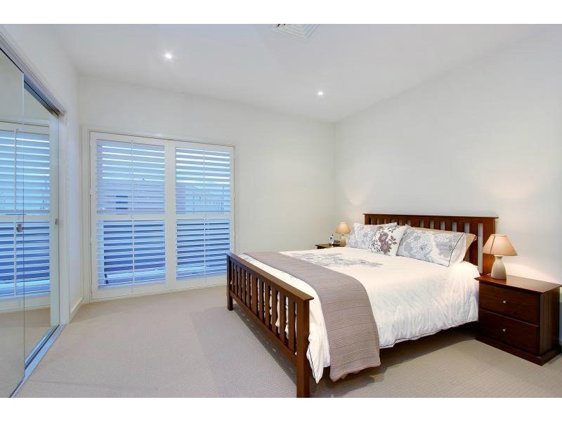 2A Strachans Road, Mornington VIC 3931