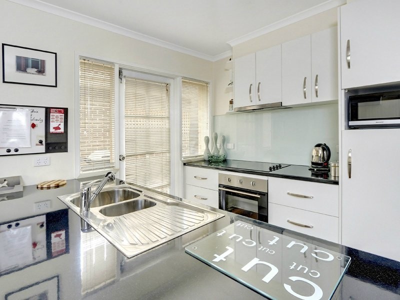 11 /25 Barkly Street, Mornington VIC 3931