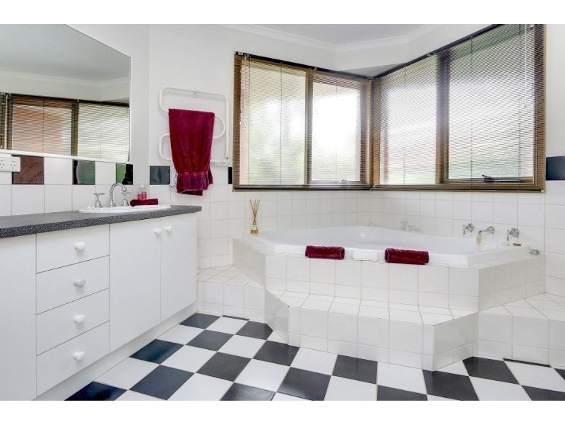 29 St. Catherines Court, Mornington VIC 3931