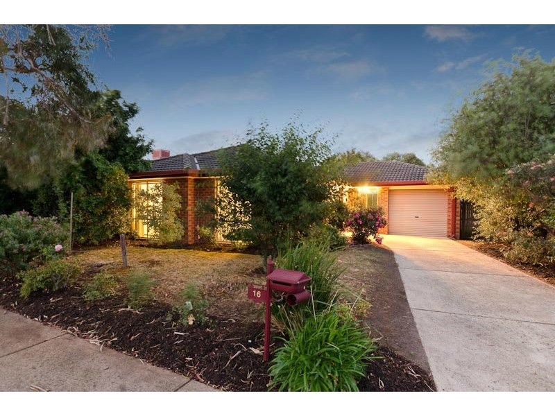 16 Bayrise Drive, Mornington VIC 3931
