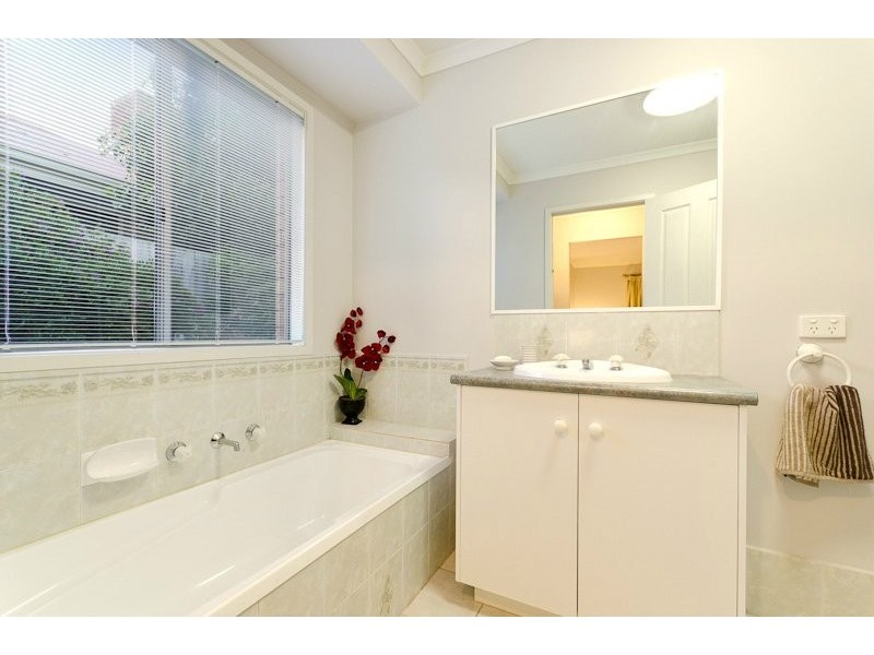 16 Bayrise Drive, Mornington VIC 3931