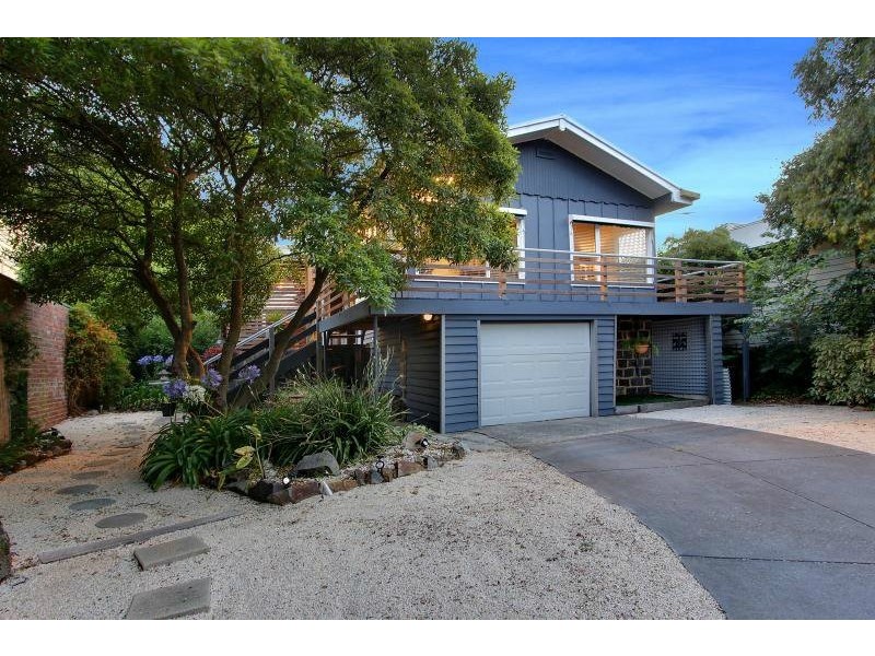 32 Mountain View Road, Mount Eliza VIC 3930