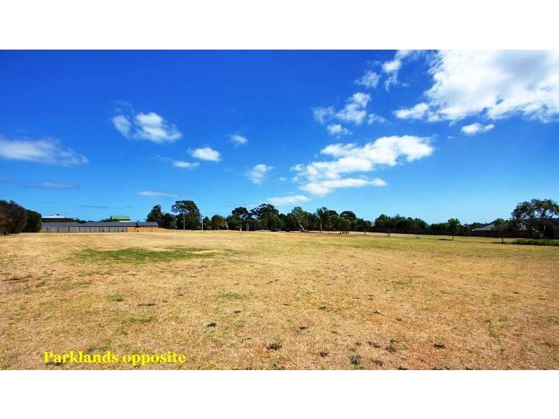 2 Glendenning Rise, Mornington VIC 3931