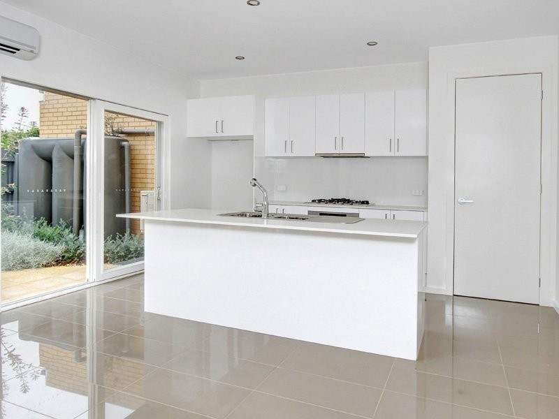 2/25 Empire Street, Mornington VIC 3931