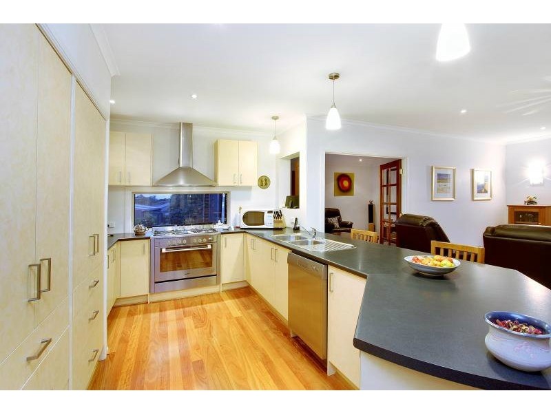 8 Park Avenue, Mornington VIC 3931