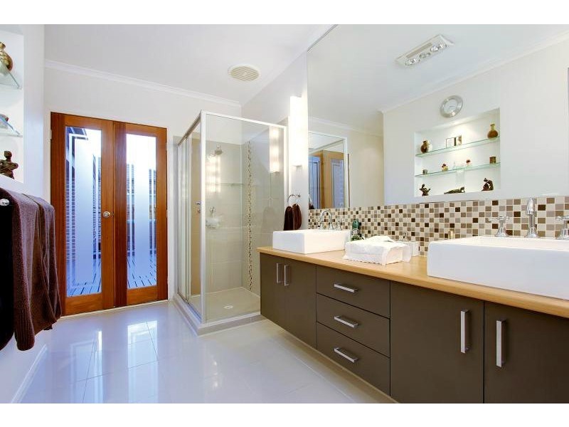 8 Park Avenue, Mornington VIC 3931