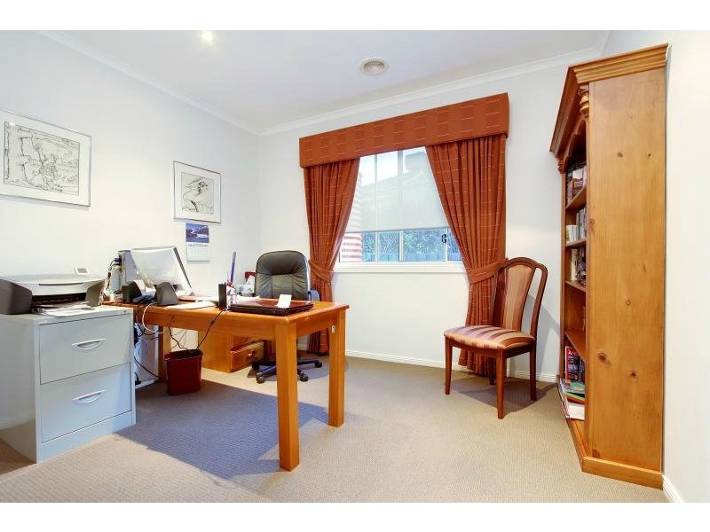 8 Park Avenue, Mornington VIC 3931