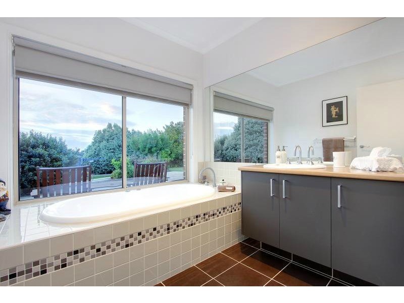 8 Park Avenue, Mornington VIC 3931