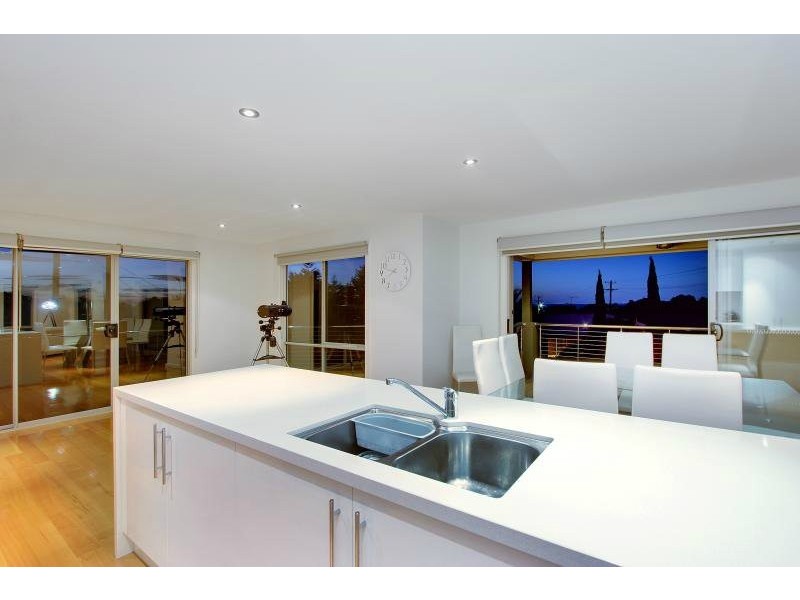 8 Nepean Place, Mornington VIC 3931