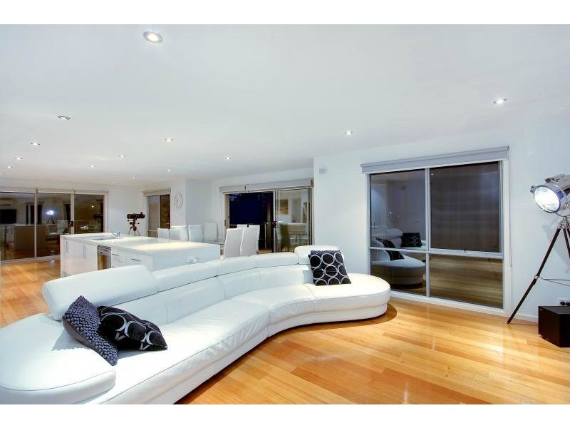 8 Nepean Place, Mornington VIC 3931