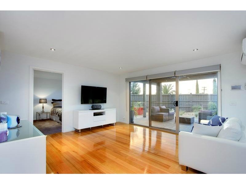 8 Nepean Place, Mornington VIC 3931