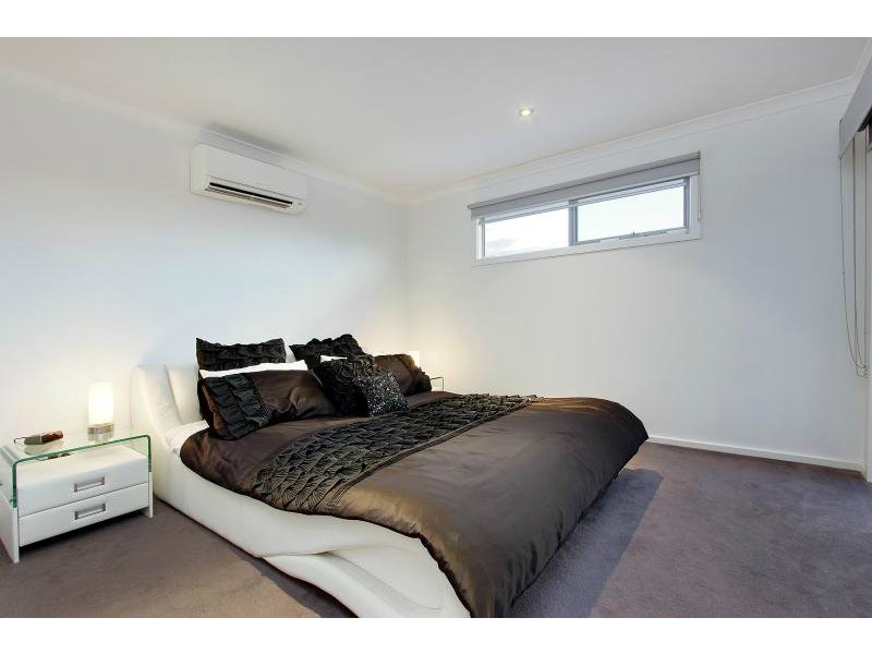 8 Nepean Place, Mornington VIC 3931