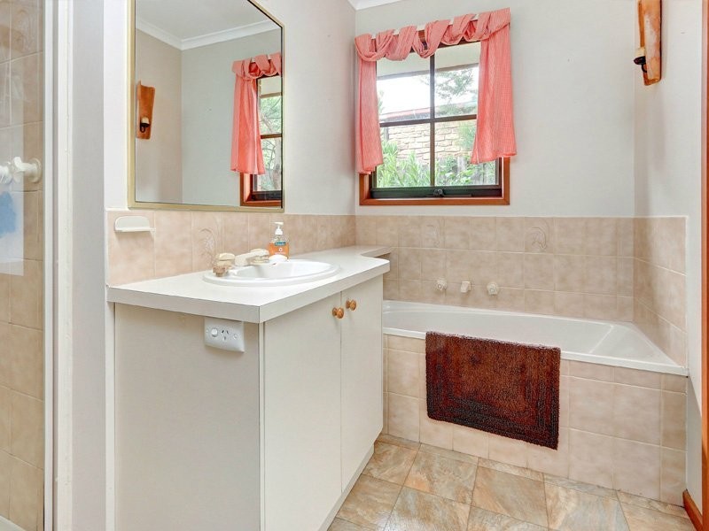 17 Nichols Drive, Mornington VIC 3931