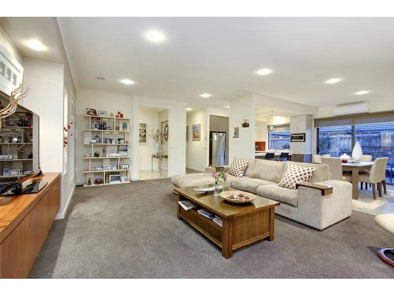 2/18A Green Island Avenue, Mount Martha VIC 3934