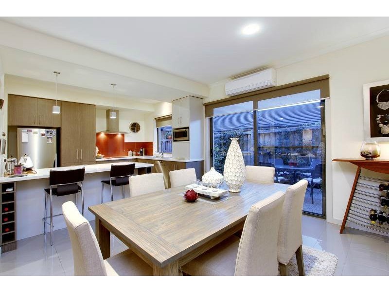 2/18A Green Island Avenue, Mount Martha VIC 3934